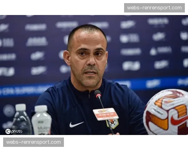 “赛前发布会，山东泰山主帅强调‘尊重对手，做好自己’”