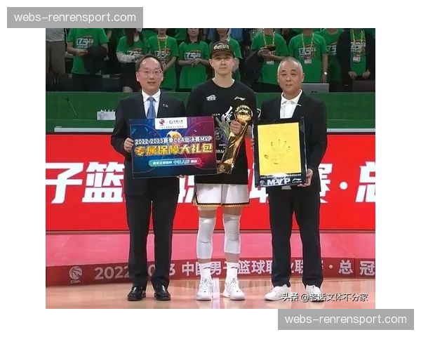 更衣室里的香槟与泪水，辽宁男篮的卫冕之夜